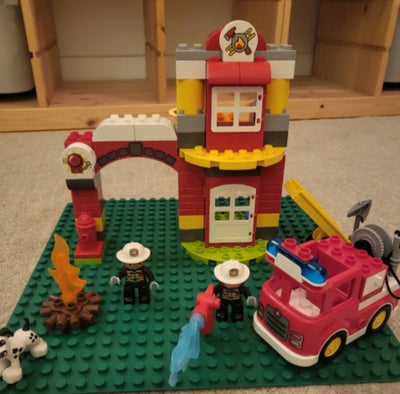 Lego Duplo, Brandstation, Brandstation i super fin stand. Udgået model 10903. 76 dele medfølger