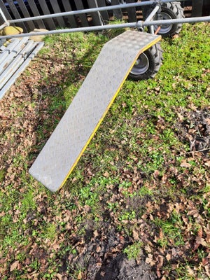 Rampe stål/alu, No name, 1 stk fin rampe til MC / Knallerter 


Stålramme med alu-dørkplade popnitte