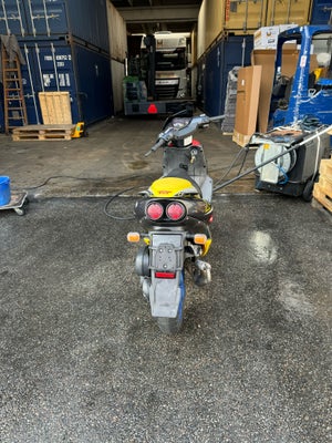 Aprilia Aprilia , 2002, 20300 km, Gul og grå, Aprilia SR50** 45 

Sælger denne fine scooter fra 2002