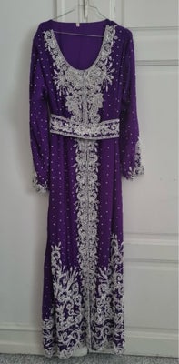 Festkjole, Ukendt, str. One size,  Næsten som ny, Marokkansk kjole, lilla far med sten.


Marrokansk