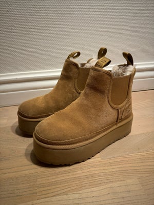 Støvler, str. 39, UGG,  Ruskind ,  Næsten som ny, UGG Platform Chelsea støvler str. 39, kun brugt få