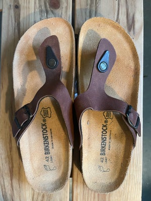 Sandaler, Birkenstock, str. 42,  Lysebrun ,  Næsten som ny, Birkenstock herresandal str 42. 

Fremst