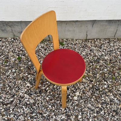 Alvar Aalto, stol, 66, Rød linoleum sæde. Fast ryg. God stand .Pæn patina…