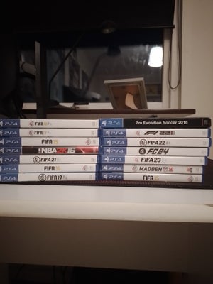 PS4 Spil, PS4, sport, Alle spil er i god stand 

Ea fc 24: 200 kr
Fifa 23: 150 kr 
Fifa 22: 100 kr
F