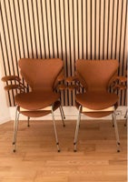 Arne Jacobsen, Arne Jacobsen 7’er stole med armlæn, 3207