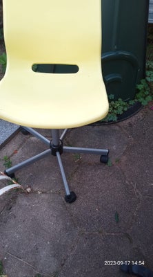 kontorstol, Fin gul kontor stol sælges
Pris 125 Kr
Sender ikke.
Ingen sms
Kun kontakter.
Befinder si