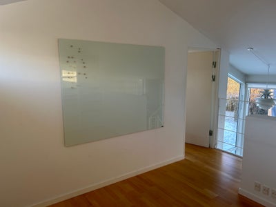 Opslagstavle, CHAT-BOARD, Stor magnetisk opslagstavle i glas til at skrive på. Måler 150x120cm. Magn