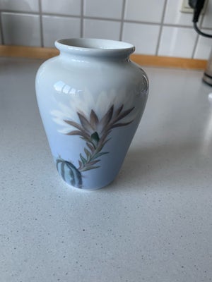 Porcelæn, Vase , Royal Copenhagen, Fin stand
1.sortering 
Højde 10,5 cm