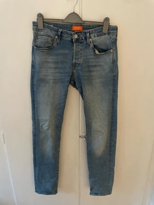 Jeans, fra Jack&Jones, str. 32, Cowboybukser str. 32, benlængde 34. Nypris 700,-