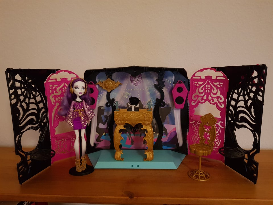 monster high party lounge