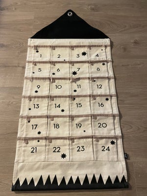 Pakkekalender, Stand som ny
Fra Ferm Living
Skal afhentes i Houlkær
