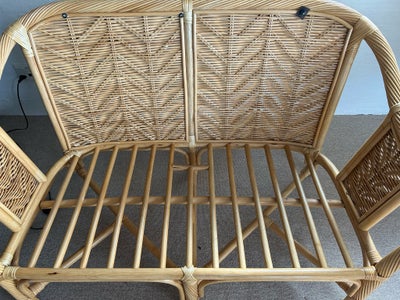 Kurvemøbler, bambus, Sofasæt i bambus sælges. Sættet består af 2-Pers. sofa, 2 stole og 1 sofabord m