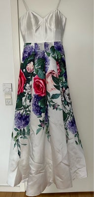 Gallakjole, Terani Couture, str. S,  Hvid, Sælger denne flotte kjole, som er brugt et par gange: 

S