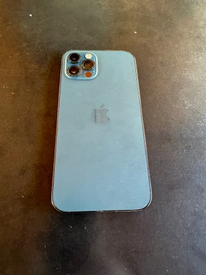 iPhone 12 Pro, 256 GB, blå, Rimelig, iPhone 12 pro sælges. Har revnet front glas.
Batterikapacitet p
