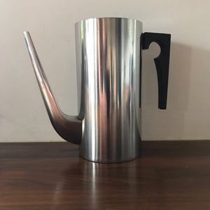 Find Arne Jacobsen Stelton i Glas porcel n og bestik Rustfrit