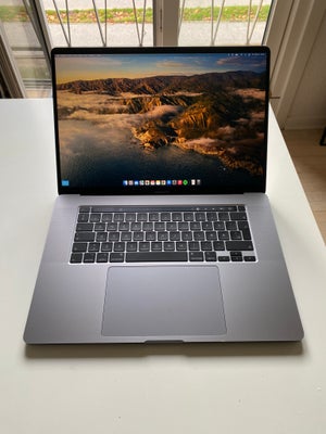MacBook Pro, 2019, i7 GHz, 16 GB ram, 500 GB harddisk, God, MacBook Pro 16 fra 2019 med en flænge i 
