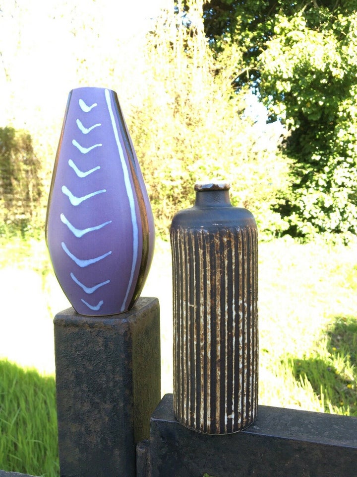 Skøn lille håndlavet/-malet keramik vase, Signeret