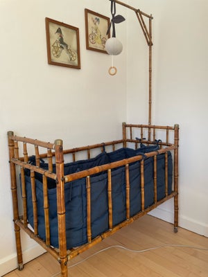 Babyseng, Bambus, b: 46 l: 92, Super fin vintage baby seng, kapok madras medfølger hvis det ønskes