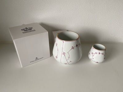 Porcelæn, Royal Copenhagen Purpur vaser, 
Royal Copenhagen purpur vaser. De er som ny. Har aldrig væ