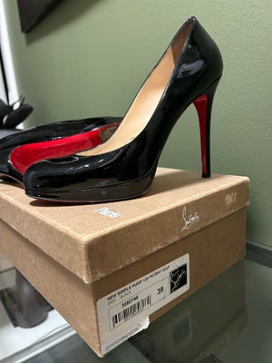 Stiletter, str. 39, Christian Louboutin,  Sort,  God men brugt, Smukke sorte stiletter fra Louboutin