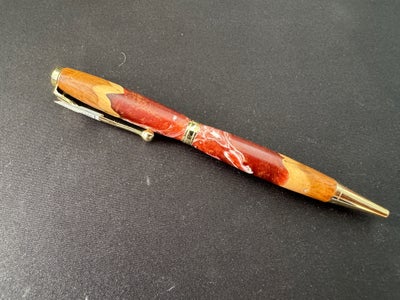 Kuglepenne, Håndlavet kuglepen, Håndlavet kuglepen fra eget værksted.

Denne pen er udført i: Eucaly