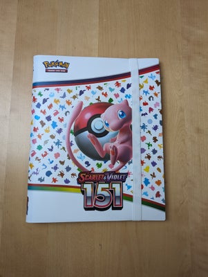 Samlekort, Mappe med Pokemon, 91 Pokémon kort sælges samlet med mappe. Både kort og mappe er som nye