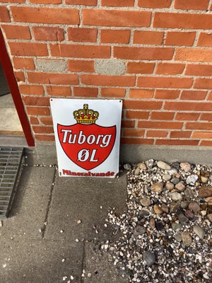 Skilte, Gammelt hvælvet emaljeskilt med reklame for “Tuborg Øl - Mineralvande”
Måler 47 x 33 cm.