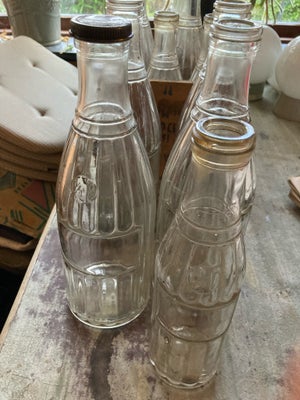 Gamle mælkeflasker, Super flotte gamle danske mælkeflasker med/uden skruelåg. Muligvis fra 1950’erne