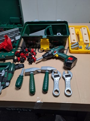 Værktøj, Bosch, Borsch arbejdsbord, værktøjsbælte og værktøjskassen.