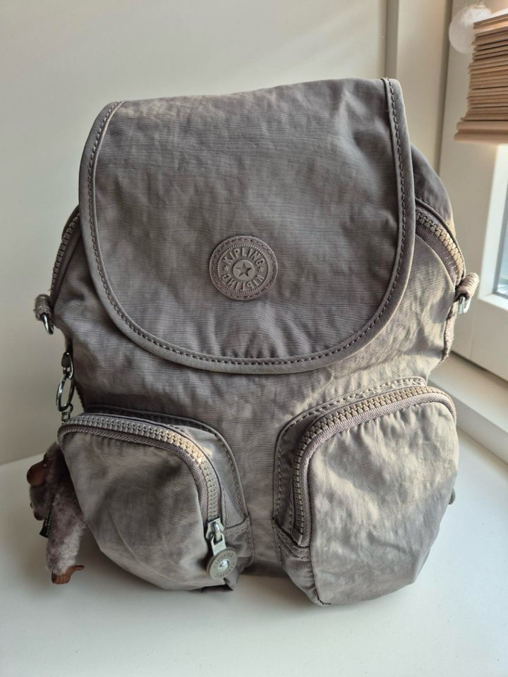 Andet, Kipling Firefly Up, b: 22 l: 14 h: 31