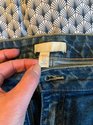 Jeans, H&M, str. 46,  Blå,  God men brugt, Mom jeans str 46 brugt få gange 

Allerød 
Sender ikke 