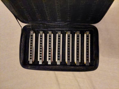 Mundharmonika, Hohner, Set af 7 Hohner mundharmonikaer. Fra C til Bb. De blev ca. købt i 2015-16. De