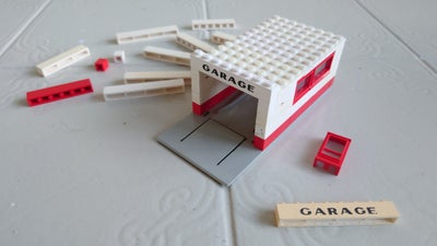 Lego System, 236-1 1236-2 (810), GARAGE: Samler du bygninger til den første vejplade i karton # 810,