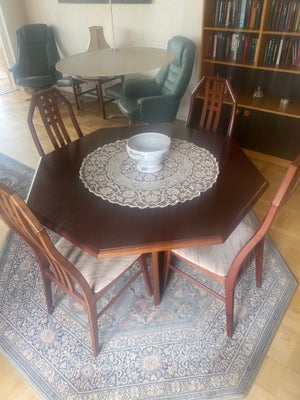Spisebord m/stole, 8 kantet spisebord med udtrækfunktion  på 125*125cm + 2 i læningsplader på 50 cm 
