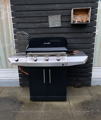 Gasgrill, Char Broil Performance, 
4 brændere med individuelle kontroller.
Sidebrænder til ekstra ma