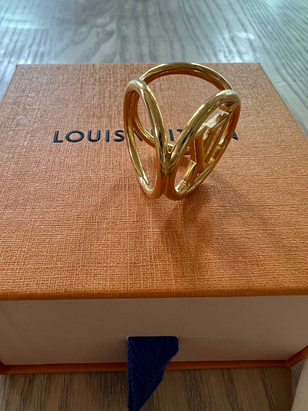 Louis Vuitton Louise scarf ring
