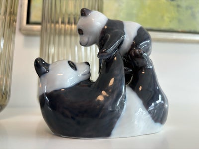 Porcelæn, Royal Copenhagen årsfigur, Royal Copenhagen, Panda med unge. LIMITERET UDGAVE. Nummer 053
