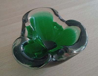 Glas, Skål, Murano, Lille Murano skål
Flot grøn farve
Bred x Lang 11 cm
Høj 5 cm
God stand