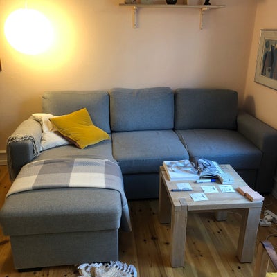Sofa, 3 pers., Dejlig flyder

Grå

Se mål på billede

Kan slås ud til dobbeltseng
Opbevaring under c