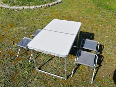 Picnicbord med 4 taburetter, Jeg sælger den, fordi jeg flytter til et andet land og ikke kan tage de