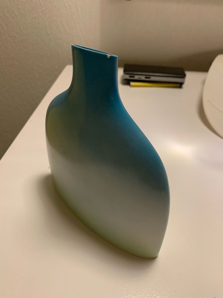 Vase , Pentik novus