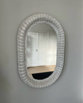 Vægspejl, Skønt ældre hvidmalet spejl i bambus - evt til entréen eller badeværelset . H: 75 cm, B: 5