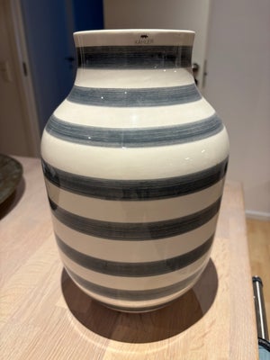 Keramik, Vase, Kähler, 

Stor Kähler Omaggio vase - 30,5 cm høj
Vasen er som ny og uden ridser.