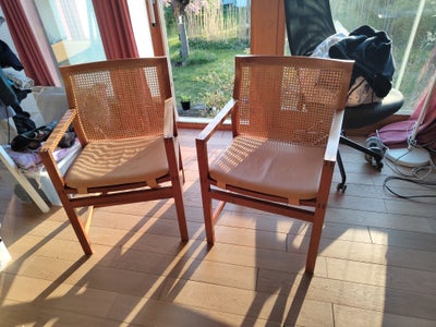 Rud Thygesen, Kongestol, Lænestol, To design stol med lyslæder hynde sælges. God stand.

Den en har 