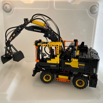 Lego Technic, 42053

Volvo EW160E Gravemaskine
2 i 1

Komplet med alle klodser
Nye stickers
Ekstra k