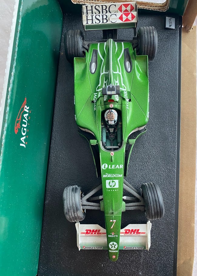 Racerbil, Jaguar Racing R1. Eddie Irvine. Hot Wheels, skala