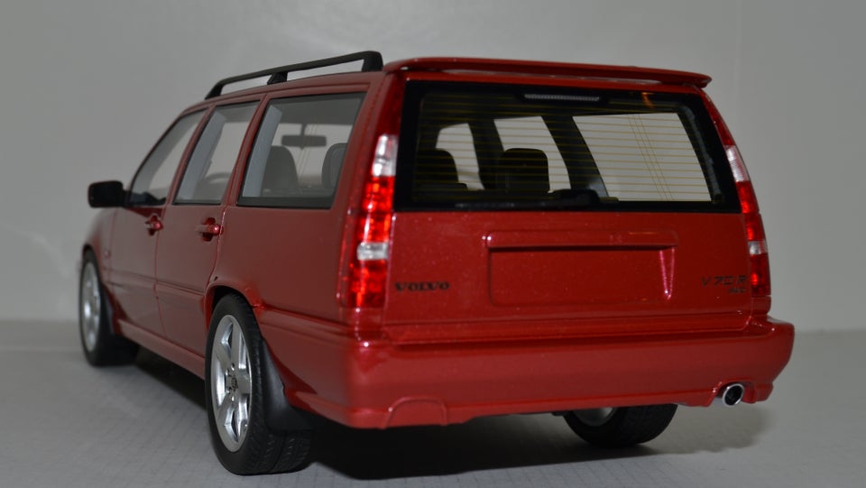 Modelbil, DNA Volvo V70R, skala 1:18