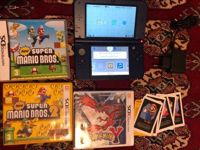 Nintendo 3DS, + Mario Bros 1+2 & Pokemon Y, God, New Nintendo 3DS XL i god stand.

Begge skærme er i