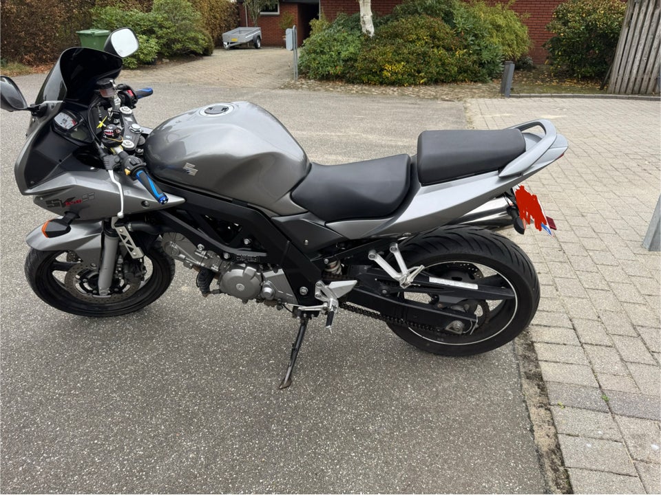 Motorcykel Suzuki SV650S ABS 2008 A2, Suzuki