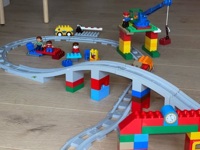 Lego Duplo, Batteritogbane, Duplo batteri togbane med stor bro, drejelig kran, og rigtig meget tilbe